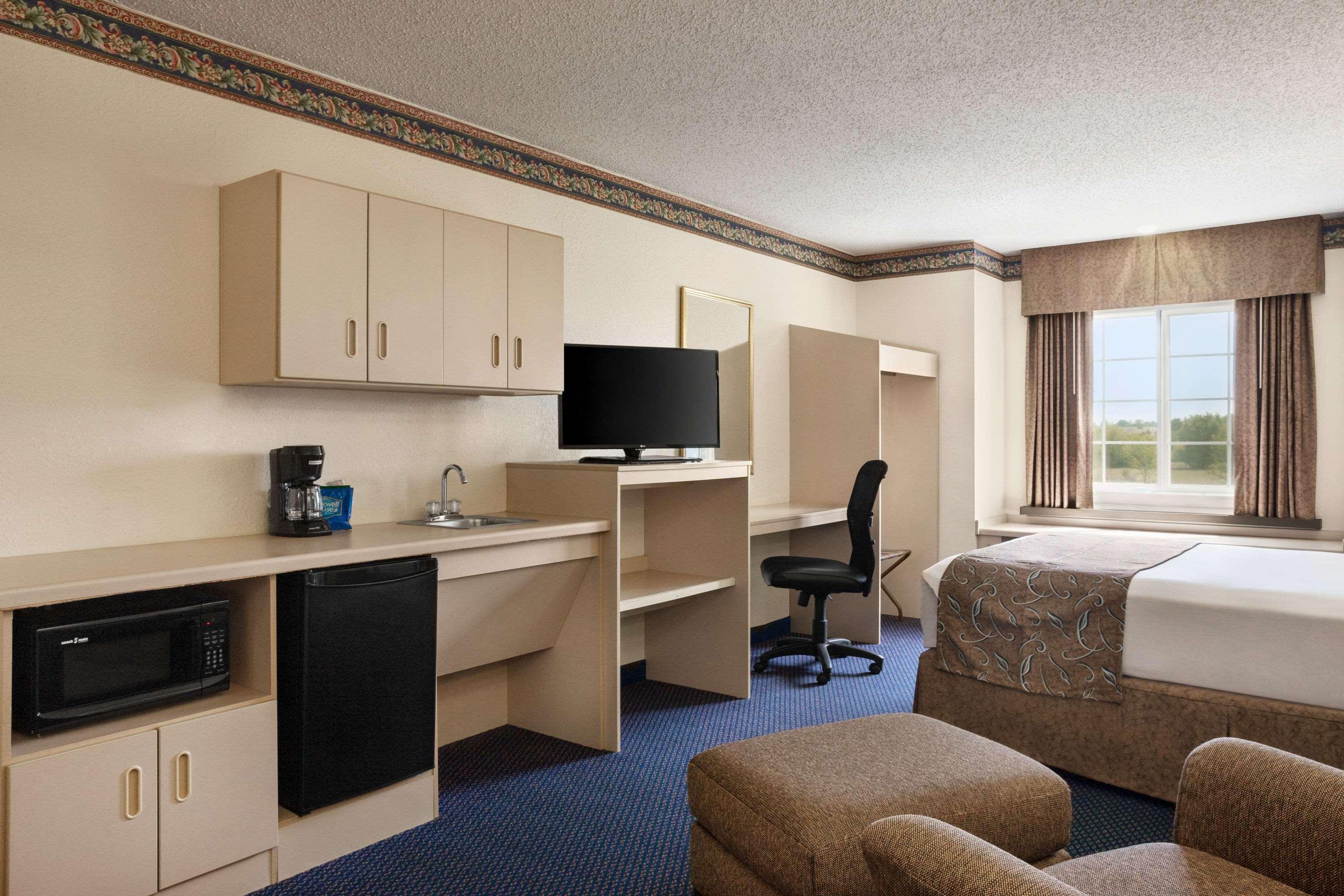 Travelodge By Wyndham Fort Scott Экстерьер фото
