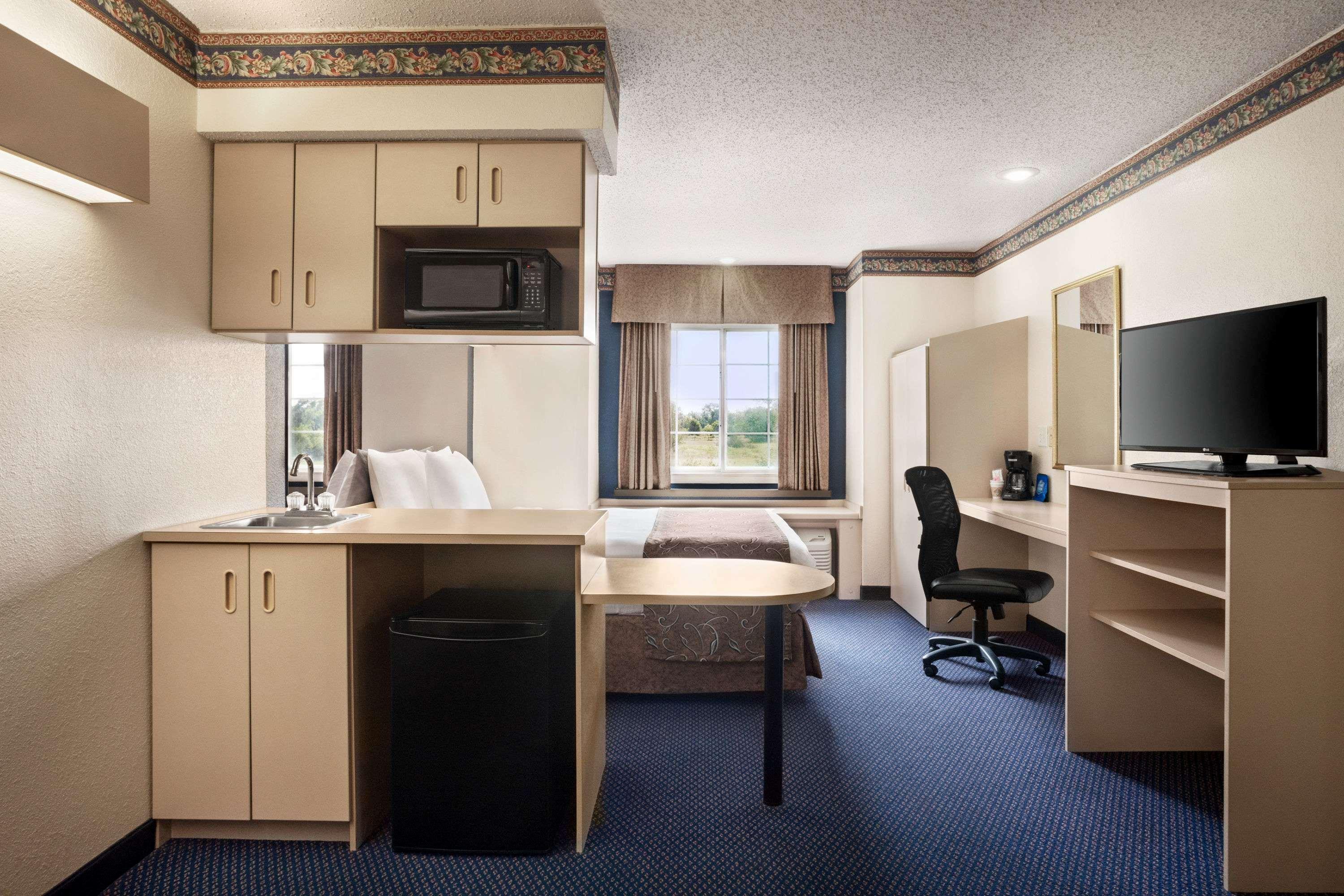 Travelodge By Wyndham Fort Scott Экстерьер фото