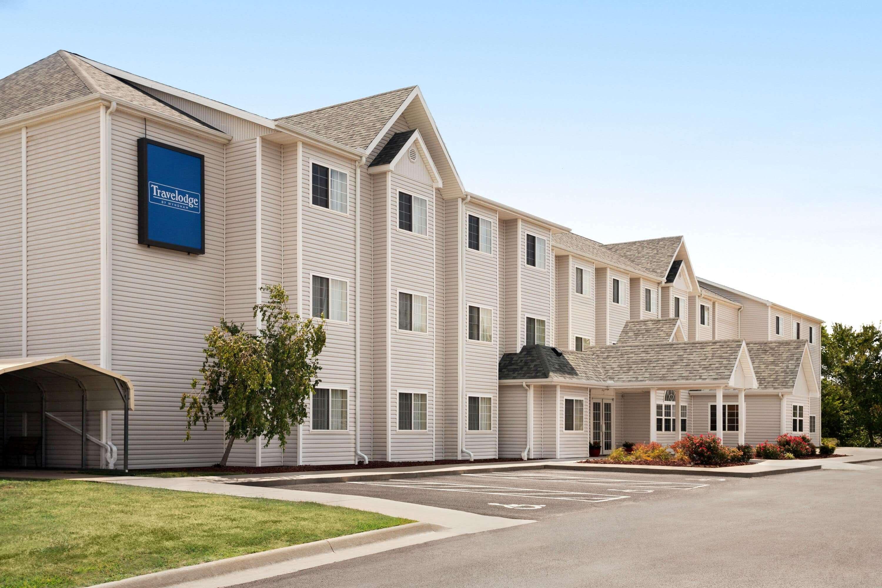 Travelodge By Wyndham Fort Scott Экстерьер фото