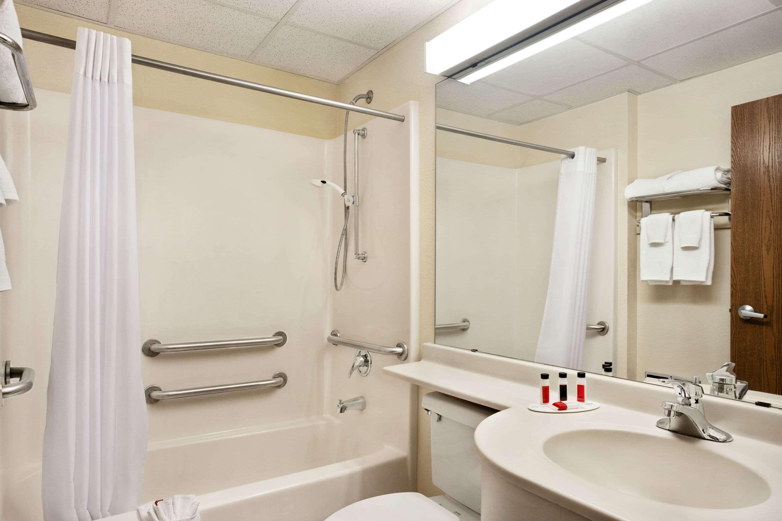 Travelodge By Wyndham Fort Scott Экстерьер фото