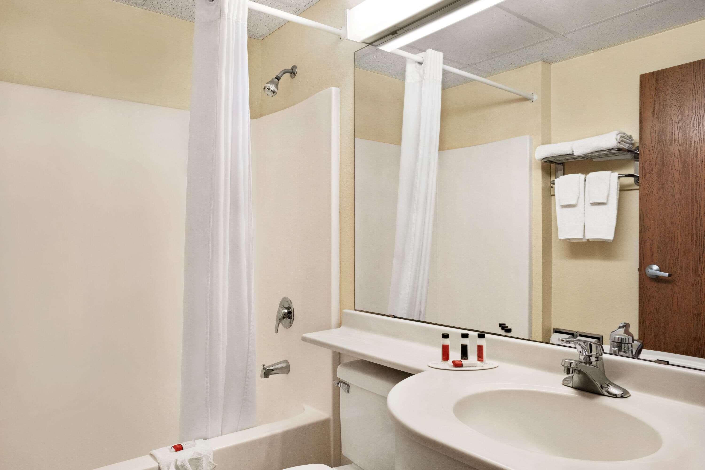 Travelodge By Wyndham Fort Scott Экстерьер фото