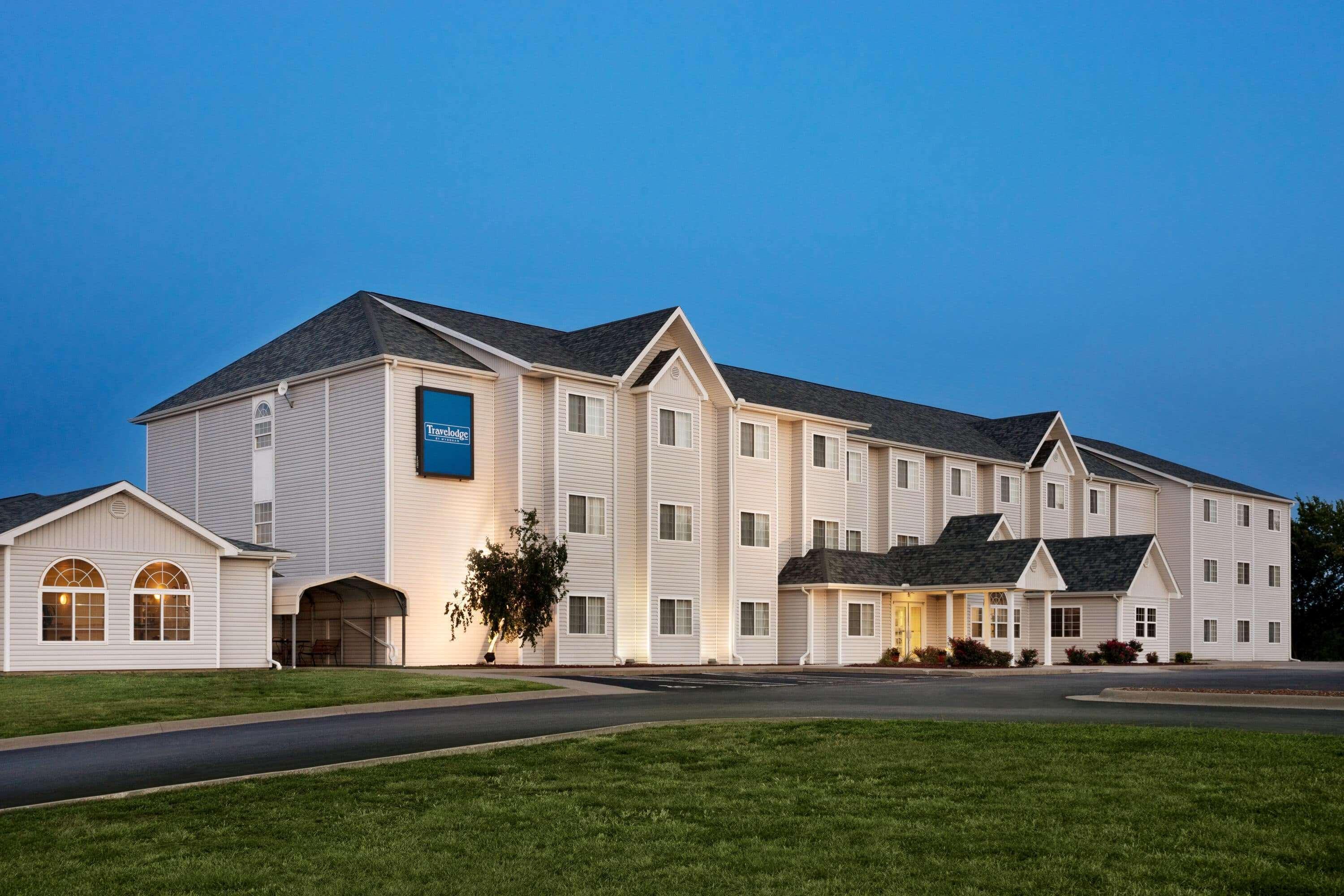Travelodge By Wyndham Fort Scott Экстерьер фото