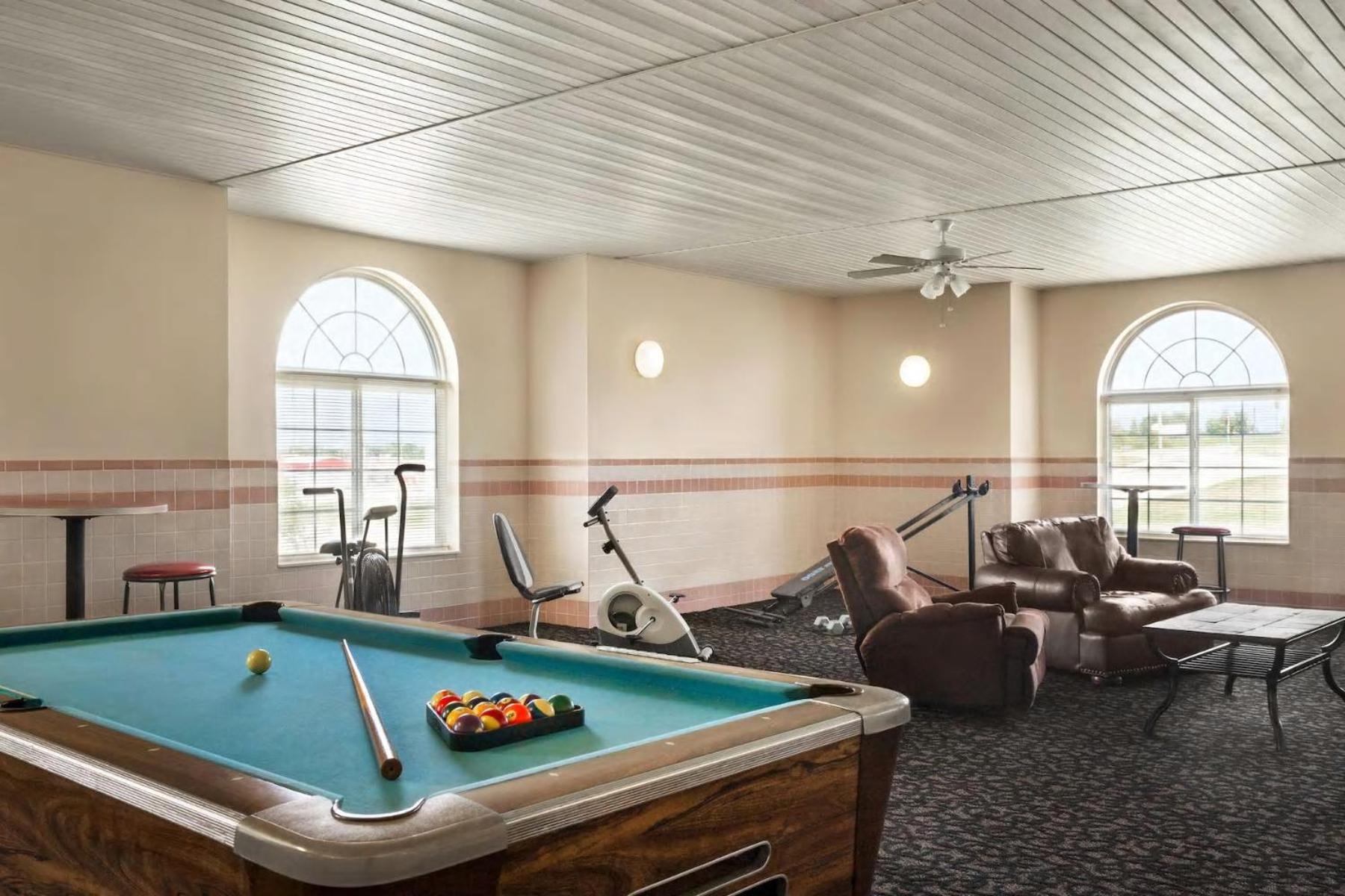 Travelodge By Wyndham Fort Scott Экстерьер фото