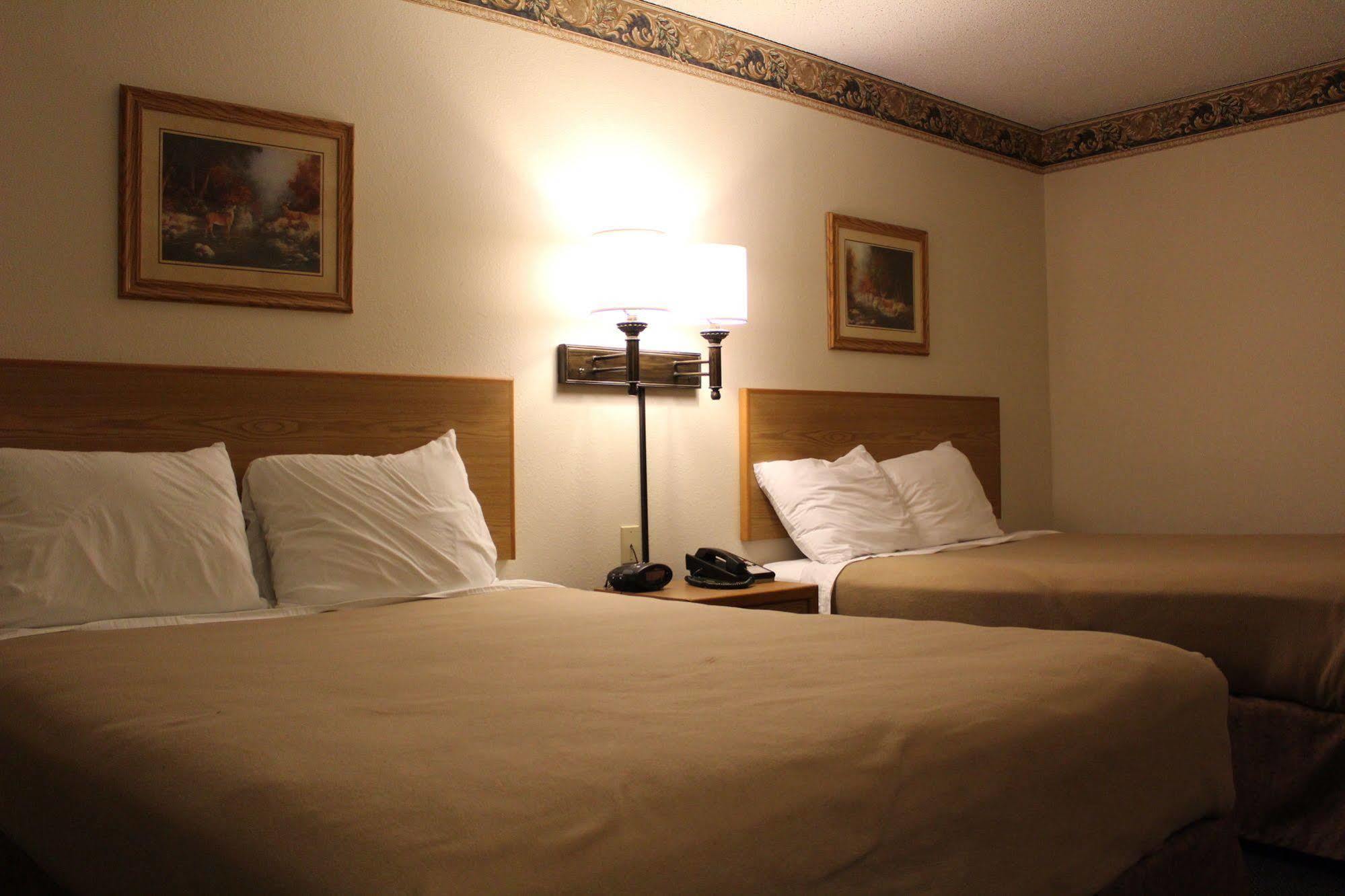 Travelodge By Wyndham Fort Scott Экстерьер фото