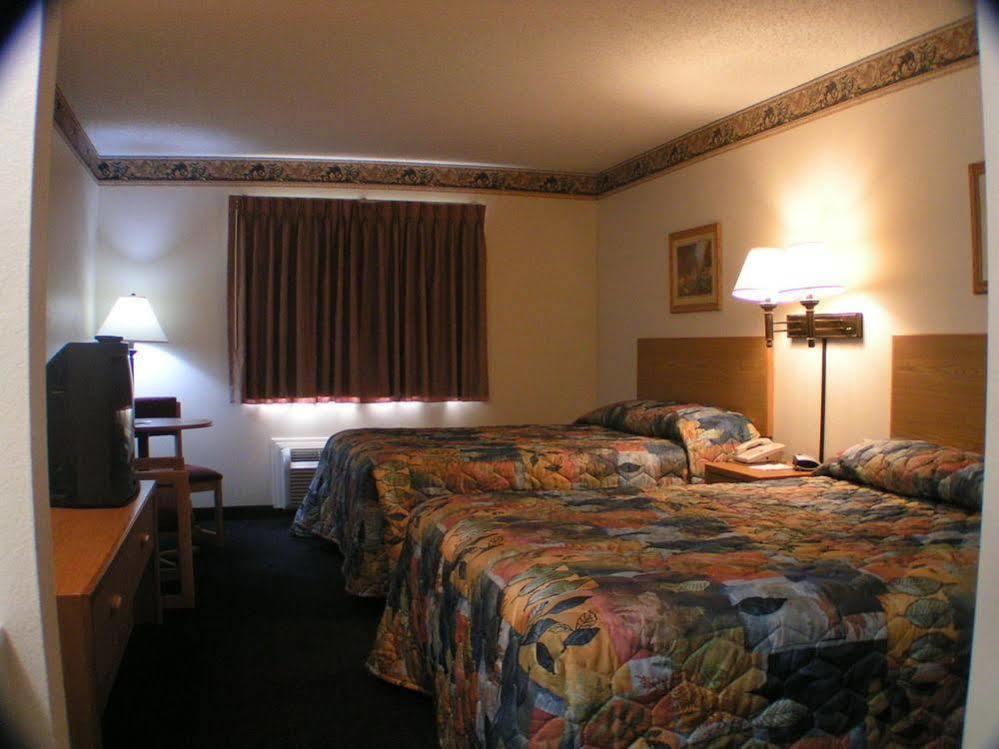 Travelodge By Wyndham Fort Scott Экстерьер фото