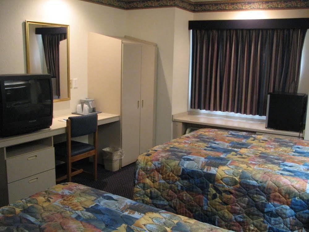 Travelodge By Wyndham Fort Scott Экстерьер фото
