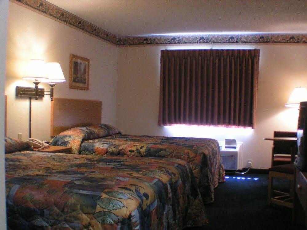 Travelodge By Wyndham Fort Scott Экстерьер фото
