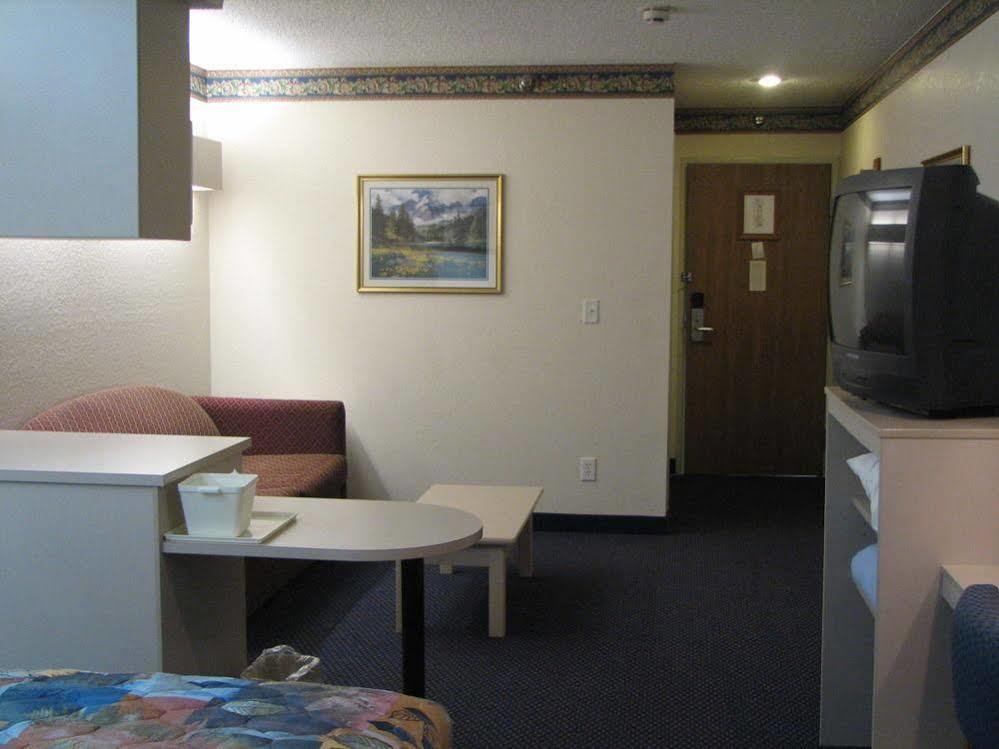 Travelodge By Wyndham Fort Scott Экстерьер фото