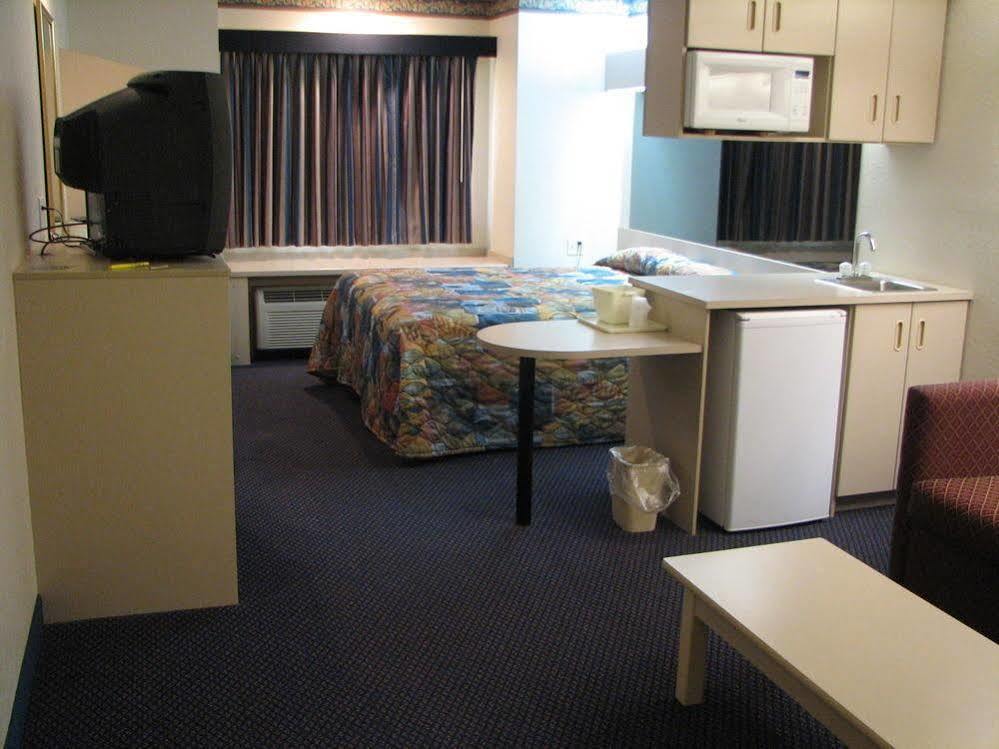 Travelodge By Wyndham Fort Scott Экстерьер фото