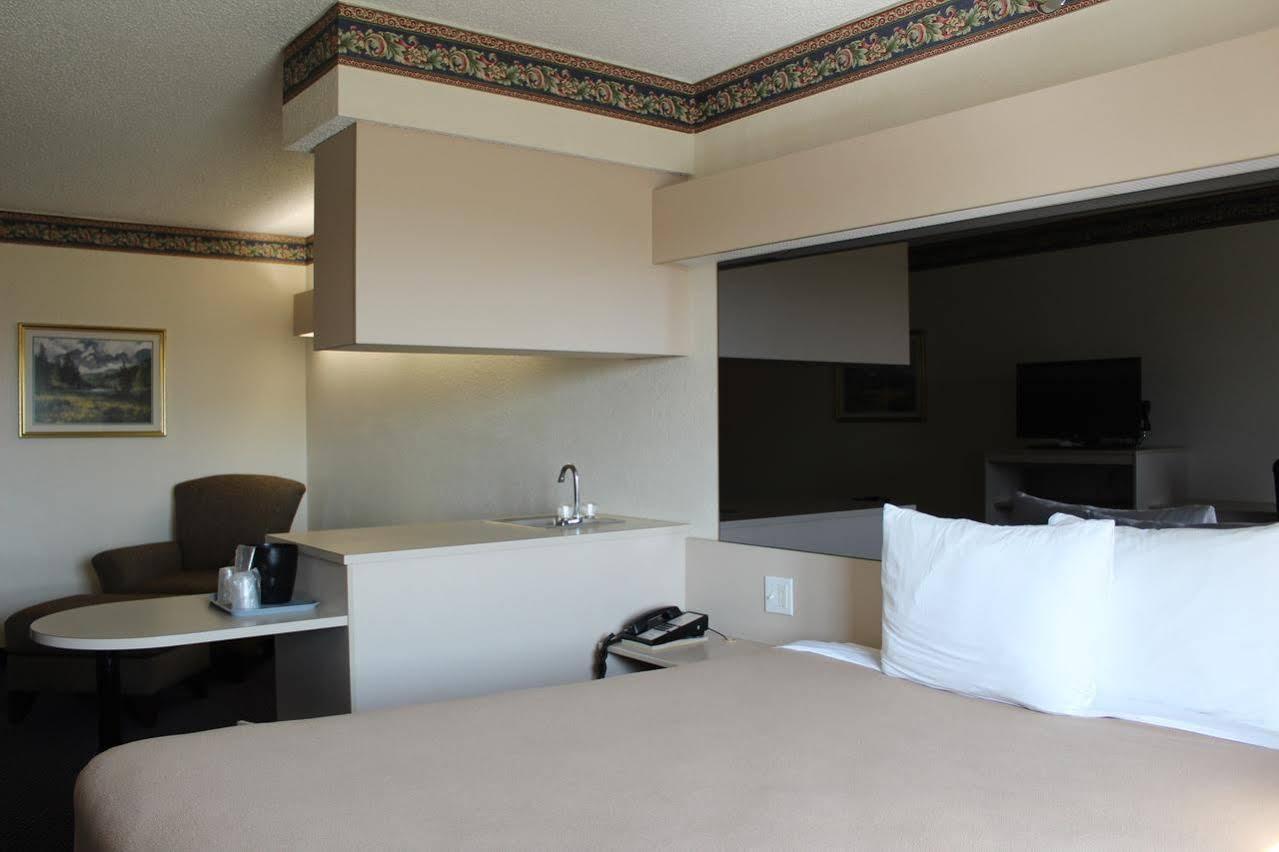 Travelodge By Wyndham Fort Scott Экстерьер фото