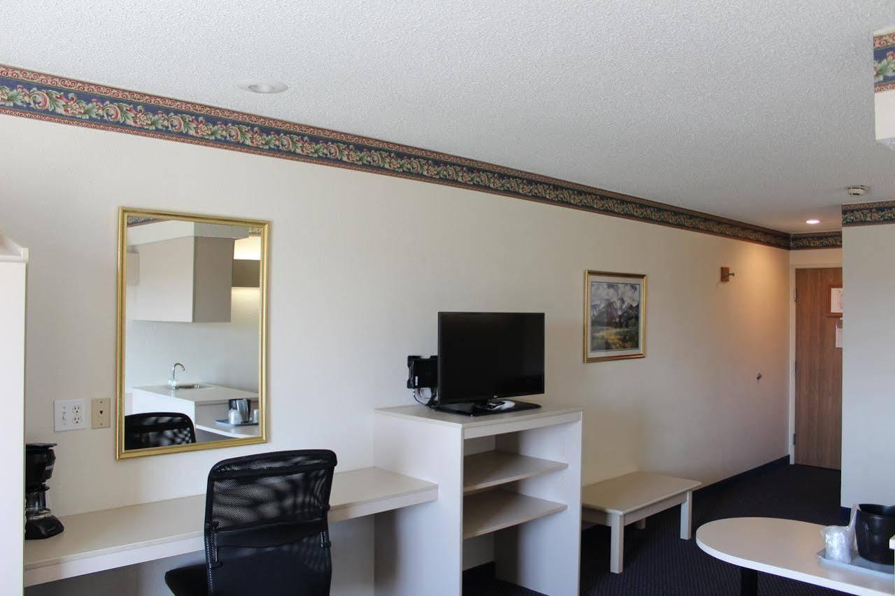 Travelodge By Wyndham Fort Scott Экстерьер фото