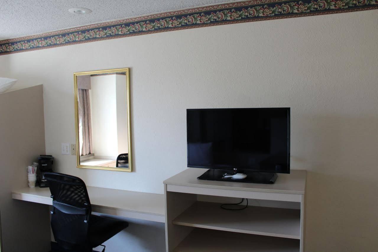 Travelodge By Wyndham Fort Scott Экстерьер фото