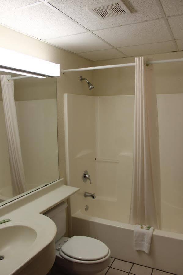 Travelodge By Wyndham Fort Scott Экстерьер фото