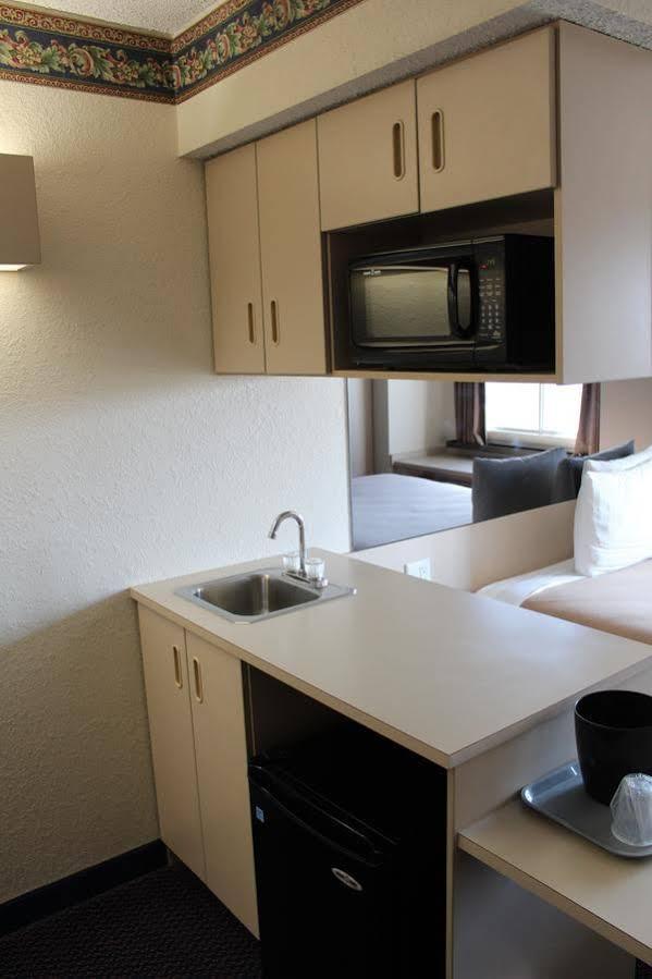 Travelodge By Wyndham Fort Scott Экстерьер фото